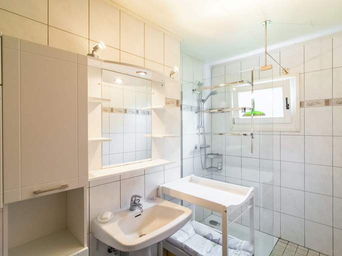 Bedroom 4, Detached chalet with views of the lake of Butgenbach in the middle of nature, Liège