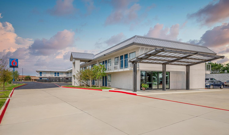 Exterior & Views 2, Motel 6 Euless, TX - Dallas, Tarrant