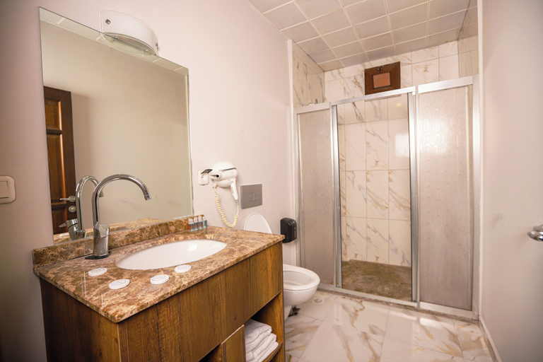 Bathroom 5, Mare Blu Hotel, Akçaabat