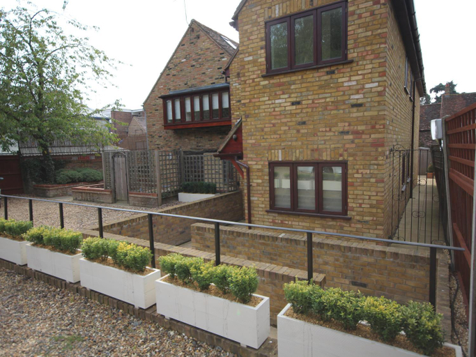 Others 4, Harpenden House, Hertfordshire