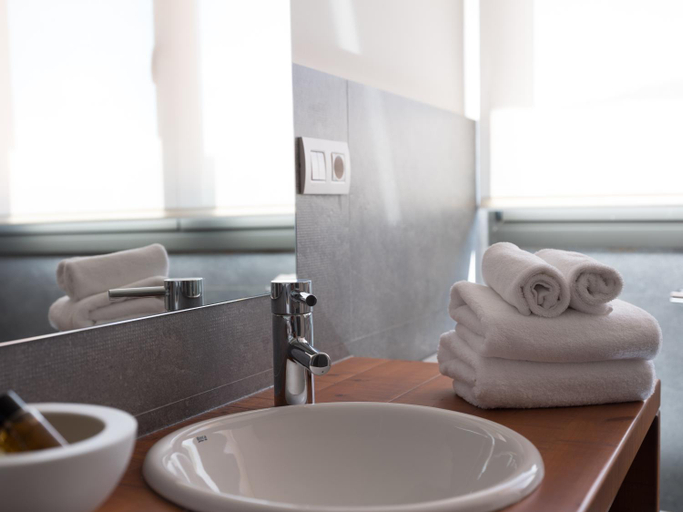 Bathroom 2, Mas Vivent, Girona