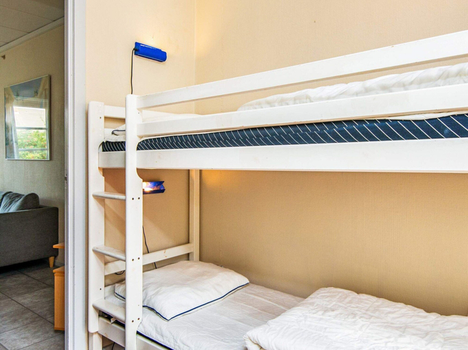 Bedroom 2, 4 Person Holiday Home in Romo, Tønder