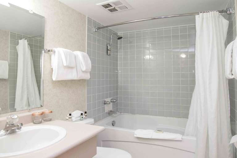 Bathroom 5, Sandman Inn Princeton, Okanagan-Similkameen