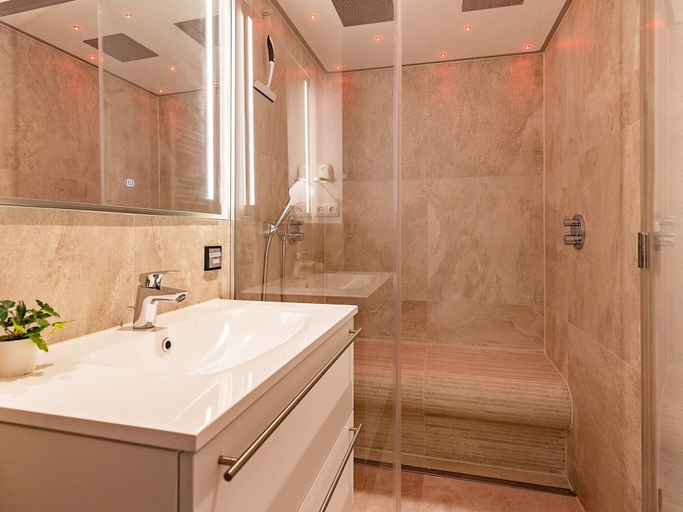 Bathroom 2, 5 Star Holiday Home in Wendtorf, Plön