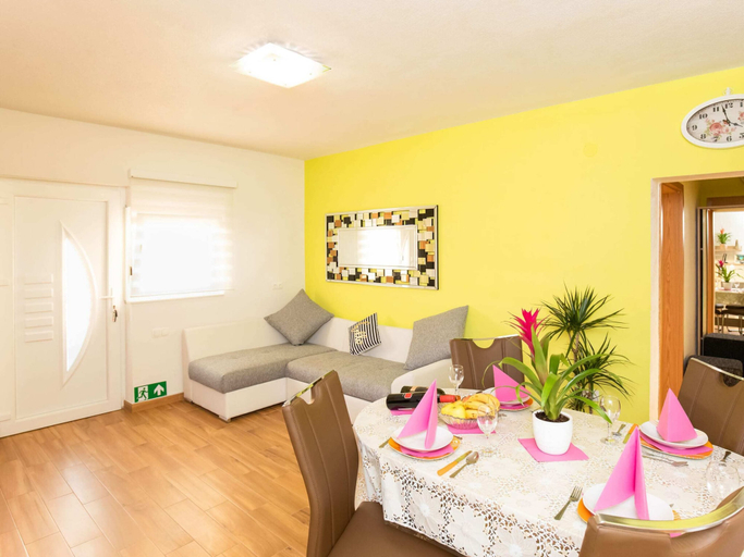 Others 4, Simplistic Apartment in Vir With Garden, Vir
