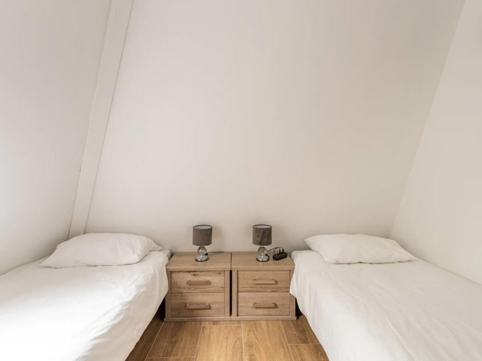Room 5, Charming Holiday Home in Poortugaal With Garden, Rotterdam