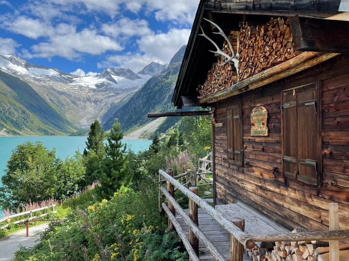 Others 4, Alluring Apartment in Mayrhofen near Forest, Schwaz