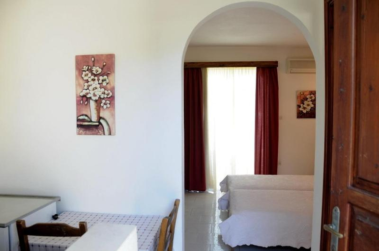 Others 4, Senia Studios, Attica