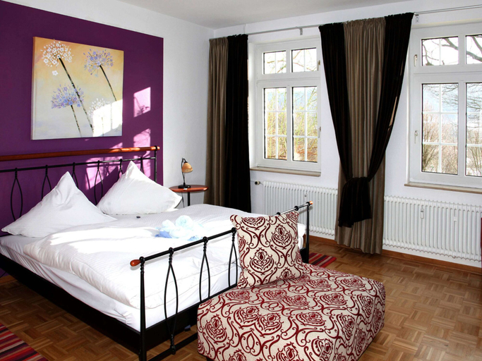 Bedroom 2, Quaint Apartment with Balcony in Bad Pyrmont near River, Hameln-Pyrmont