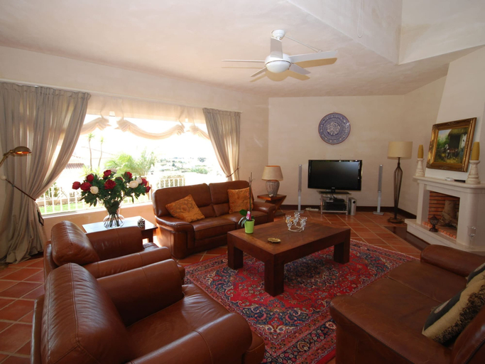 Others 3, Lavish Villa with Private Swimming Pool, Albufeira