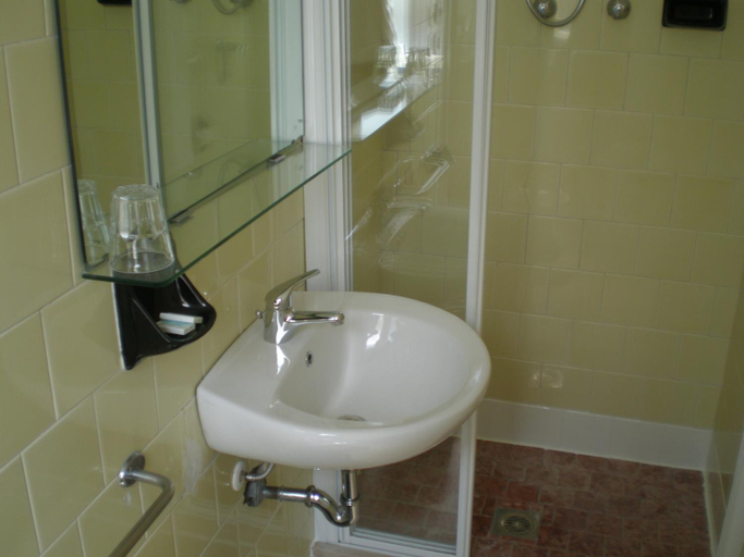 Bathroom 2, Hotel Silva Frontemare PARK & BEACH-PLACE INCLUDED, Venezia