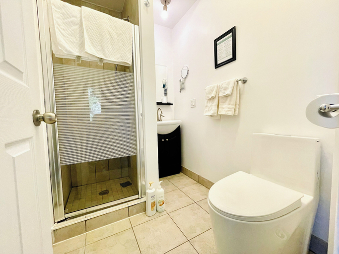 Bathroom, AUBERGE RIVIÈRE NOIRE, Matawinie