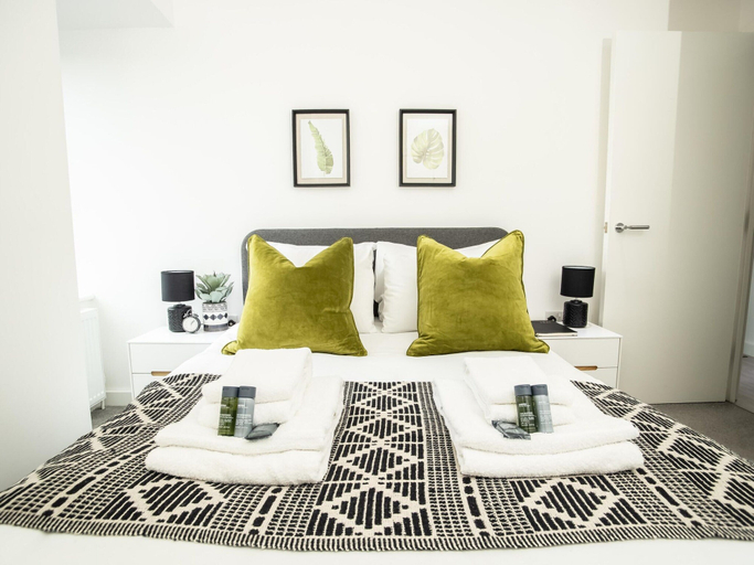 Room 3, Exeter Cathedral Two-bedroom Stay, Devon