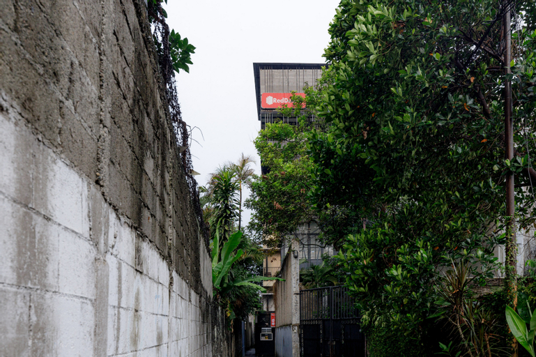 Exterior & Views 9
