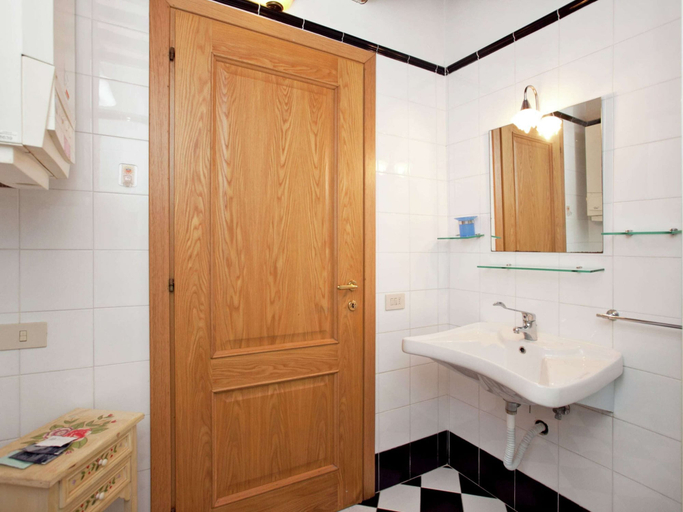 Bathroom, The vinci dream holiday home, Florence