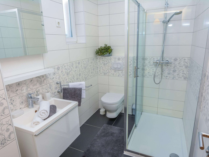 Bathroom 4, Villa in Policnik with Private Pool, Poličnik