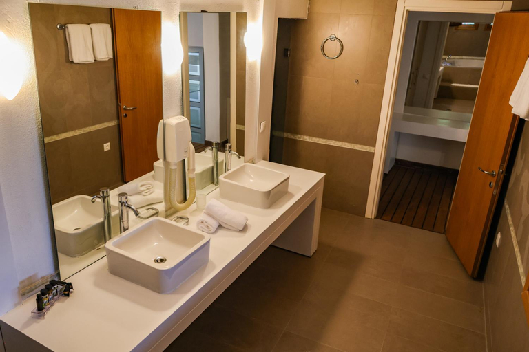 Bathroom 5, Kanapitsa Mare Hotel, Thessaly