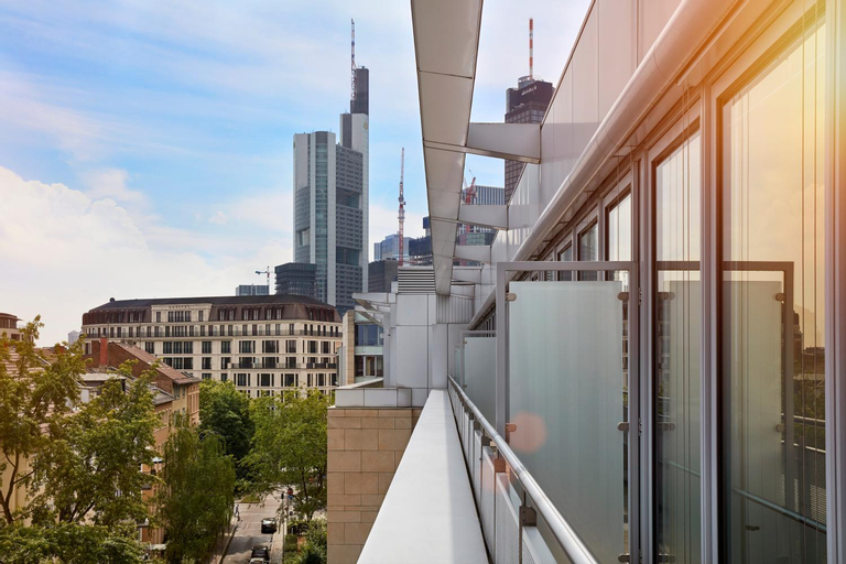 Exterior & Views 12
