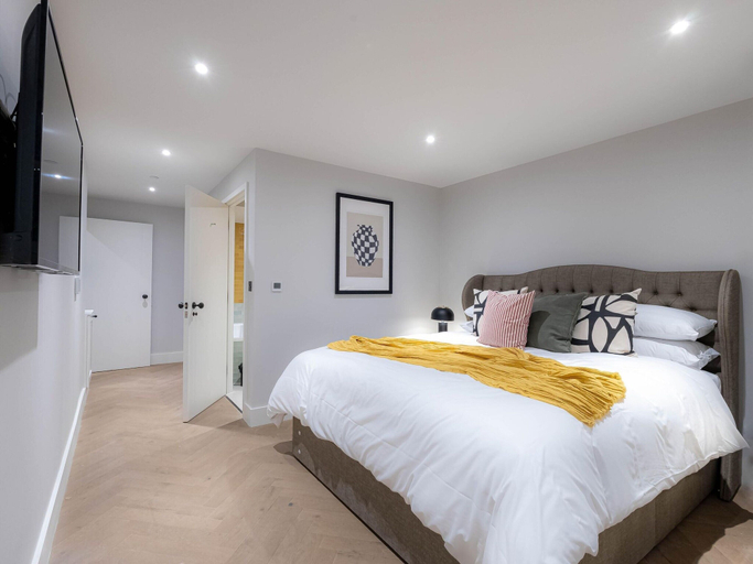 Bedroom 4, Three Bedroom Near Brick Lane by Belvilla, London