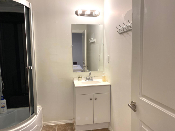 Bathroom 4, AF Stays - Philadelphia Convention Center, Philadelphia