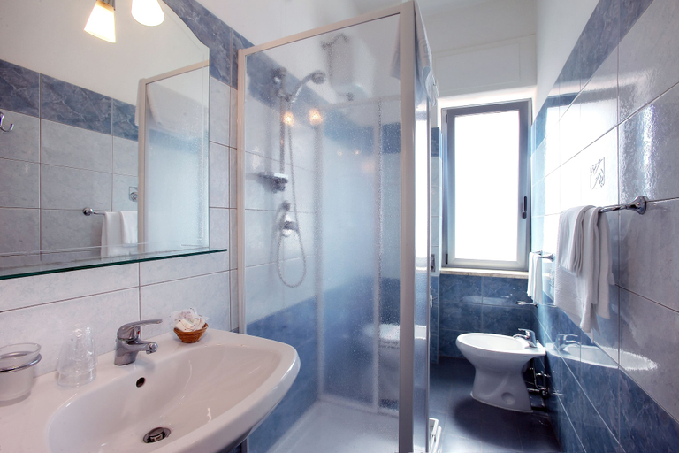 Bathroom 4, Hotel Corallo, Cosenza