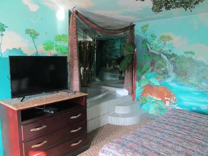 Bedroom 2, Delux Inn & Suites, Atlantic