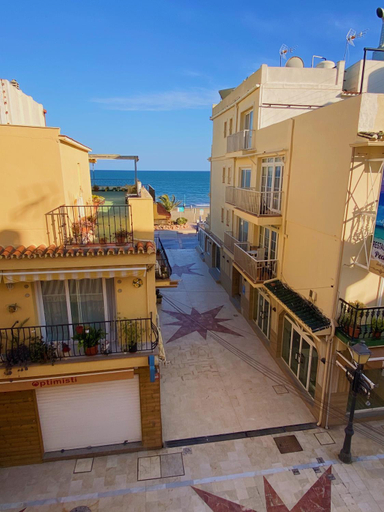 Others 4, Apartamento Carihuela Las Piramides, Málaga