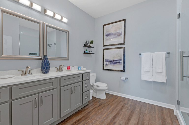 Bathroom 5, Condo w/ Prime View of Lake, Pool & Fireworks!, Orange