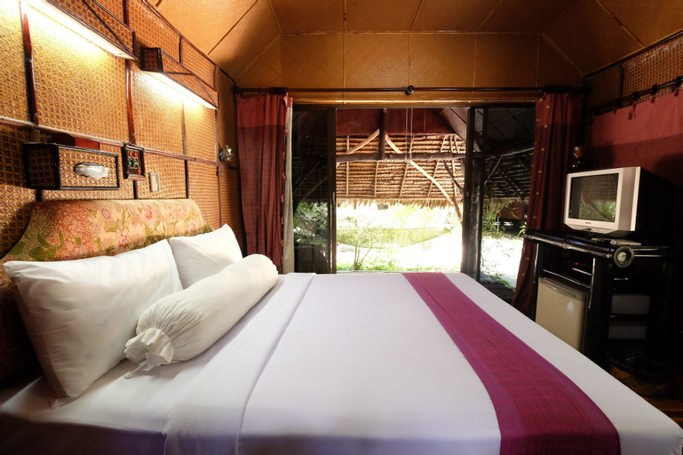 Bedroom 4, Fisherman's Huts, Sikao