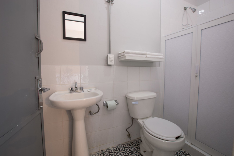 Bathroom 3, Casa Bruselas 2, Guadalajara
