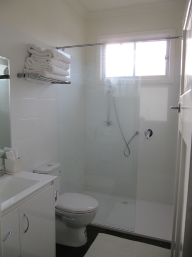 Bathroom 3, Cape Nelson Lighthouse, Glenelg - Heywood