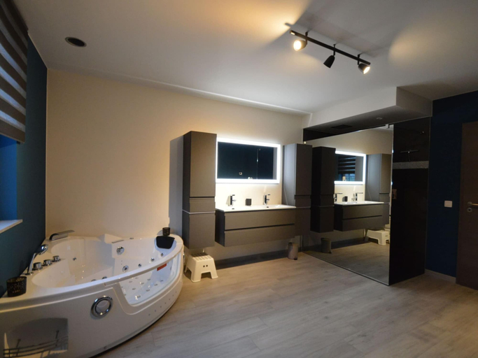 Bathroom 5, Holiday Home in Beauraing With Fenced Garden, Namur