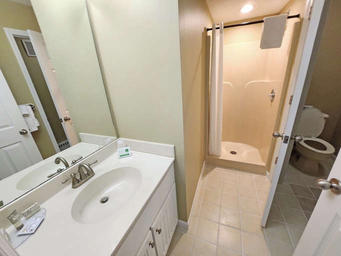 Bathroom 5, Pointes North Beachfront Hotel, Grand Traverse