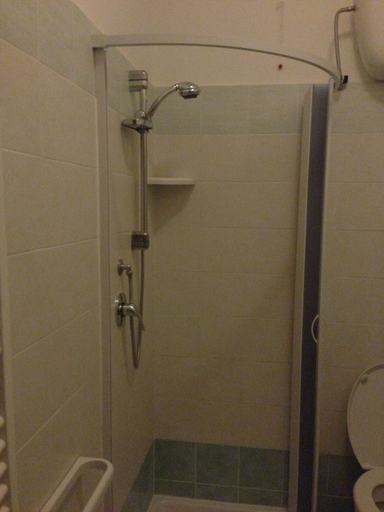 Bathroom 3, Maikol, Rome