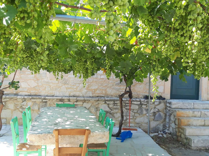 Others 4, Spacious Villa in Margarites with Private Garden, Crete