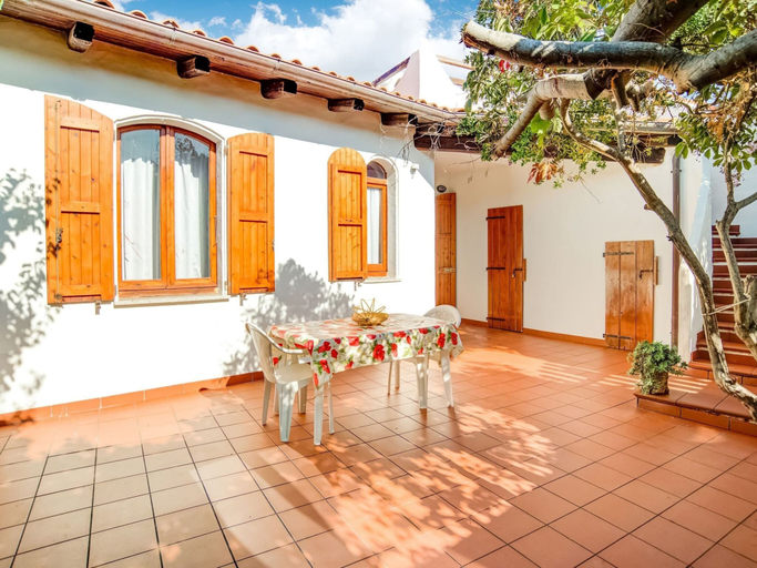 Exterior & Views 2, Cozy Sardinian Villa with Garden, Sassari