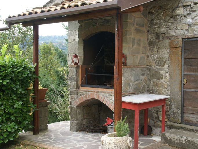 Exterior & Views, Tranquil Villa in San Romano di Garfagnana with Hot Tub, Lucca