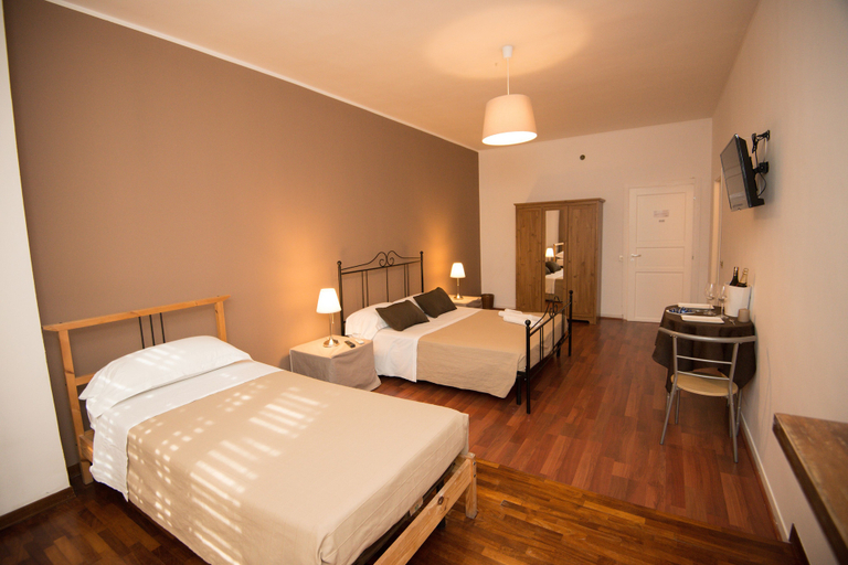 Bedroom 3, Baciami Ancora, Bari
