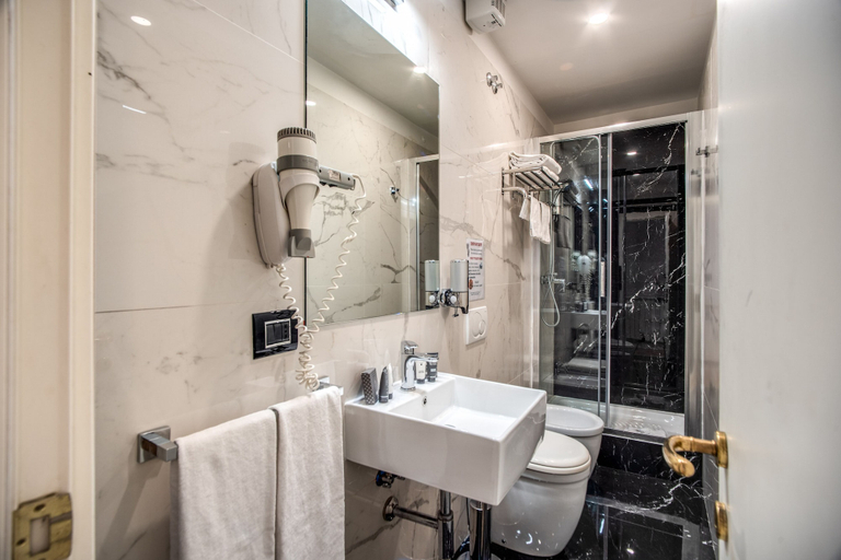 Bathroom 4, Relais Fontana di Trevi, Rome