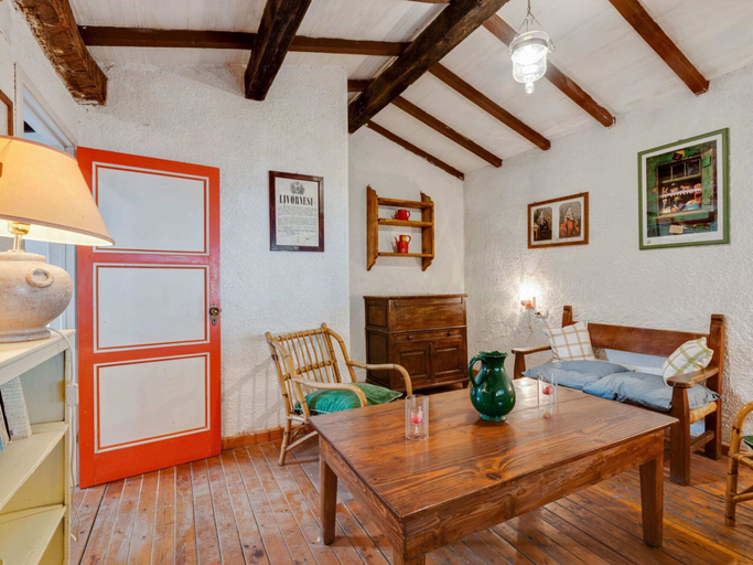 Others 5, Idyllic Retreat With Shared Pool, Pistoia