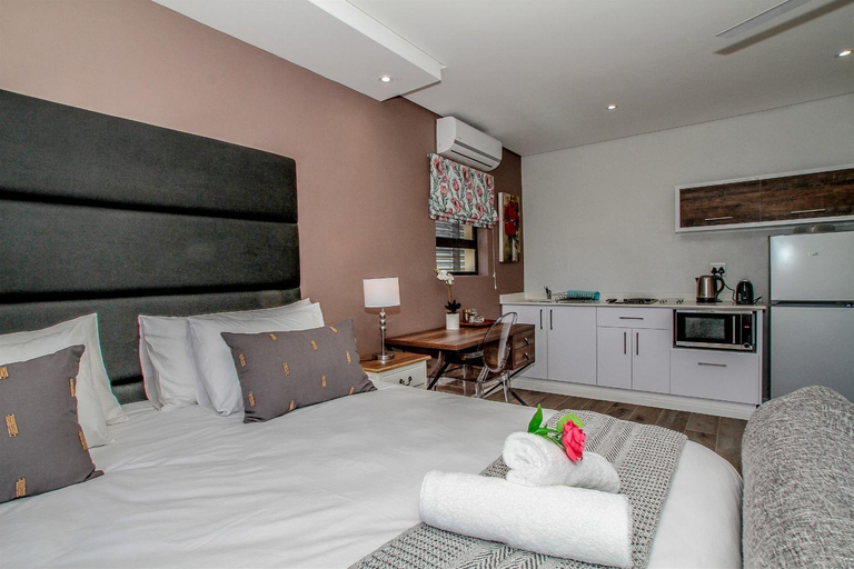 Kitchen 2, Casa Ridge Self-catering, eThekwini
