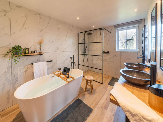 Bathroom 4, Holiday Home in Lierneux With Bubble Bath, Liège