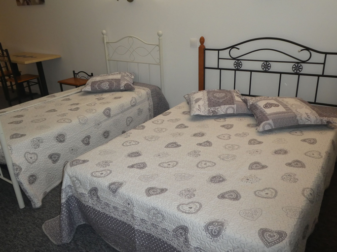 Bedroom 3, Phoenix Hôtel, Hérault