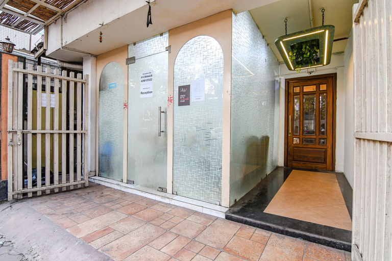 Exterior & Views 2, Fabhotel Grand Hazra Inn, Kolkata