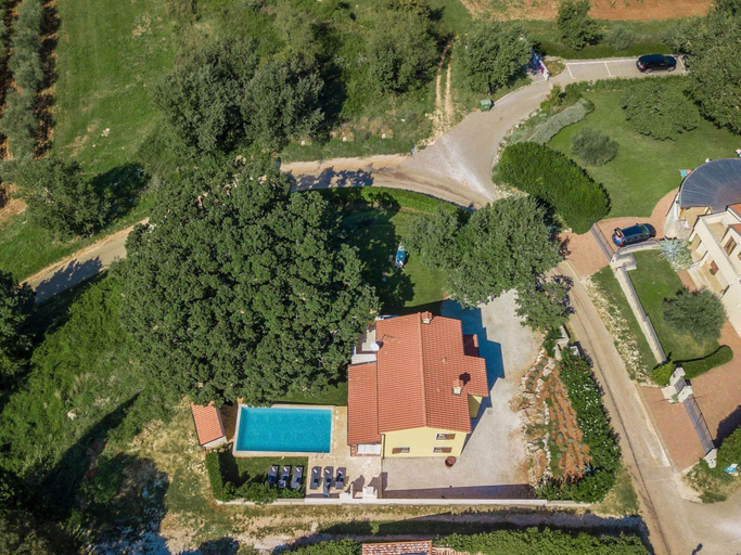 Exterior & Views 2, Adorable Holiday Home With Private Swimming Pool & Terrace, Višnjan