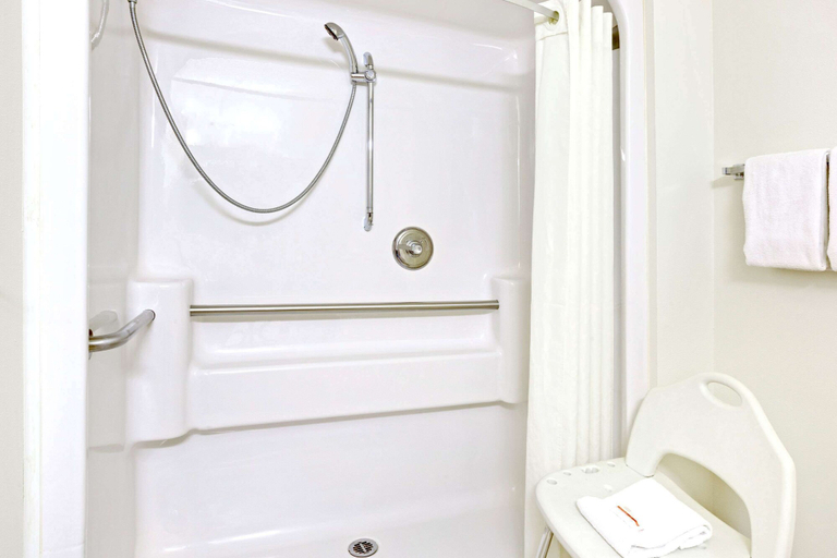 Bathroom 4, Super 8 by Wyndham Aberdeen East, Brown