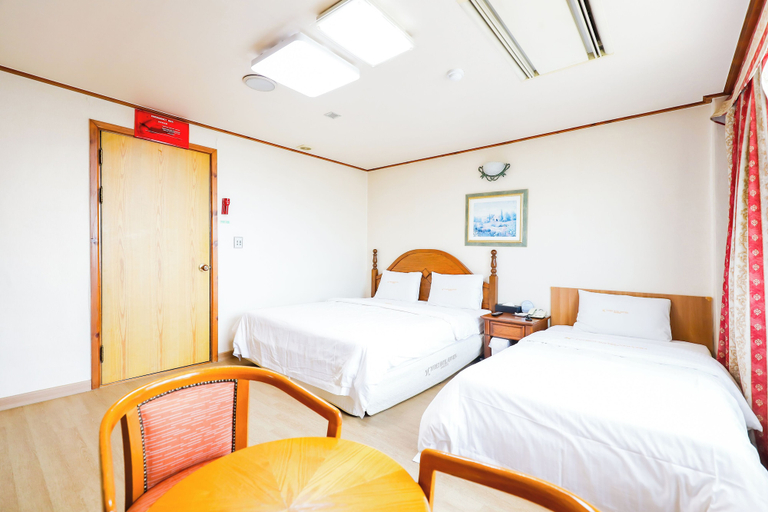 Bedroom 3, Newvera Hotel, Cheongju