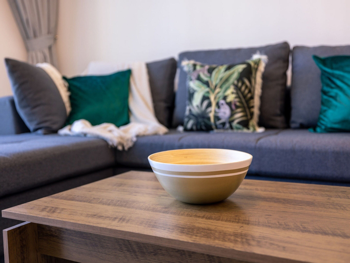 Living area, One Bedroom Near Dubai Wheel & JBR by Belvilla, Dubai