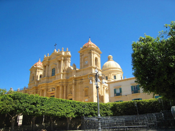 Exterior & Views 2, Cottage in Sicily With Private Garden & BBQ, Syracuse