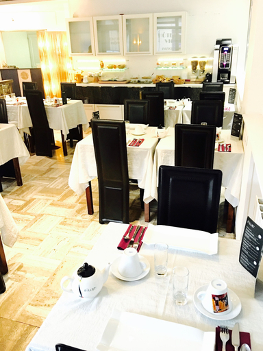 Food & Drinks 4, Victoria Hotel, Pyrénées-Orientales